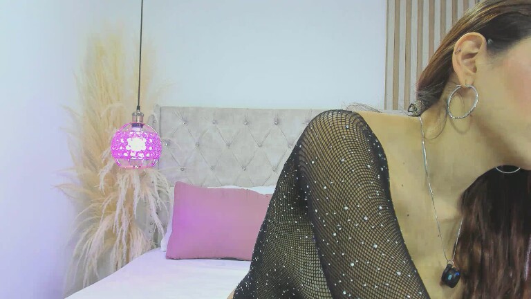 BellaSweet's Streamate show and profile