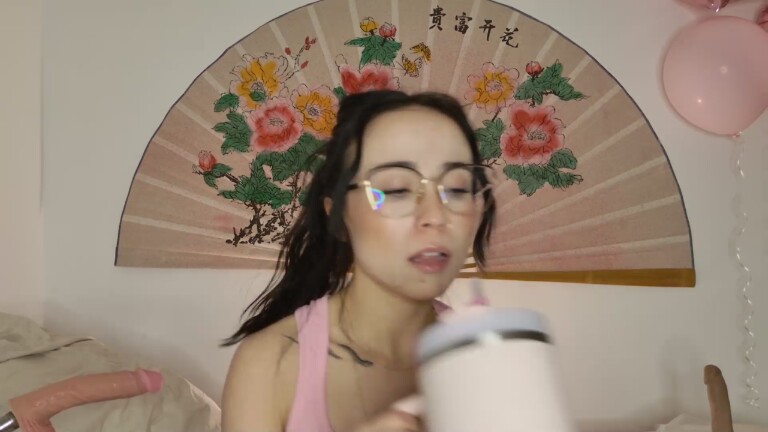 SweetSara33's Streamate show and profile