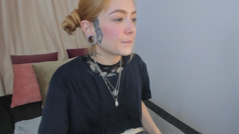 MaiaWinteer's Streamate show and profile