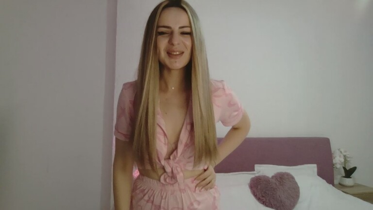 EMYILIA's Streamate show and profile