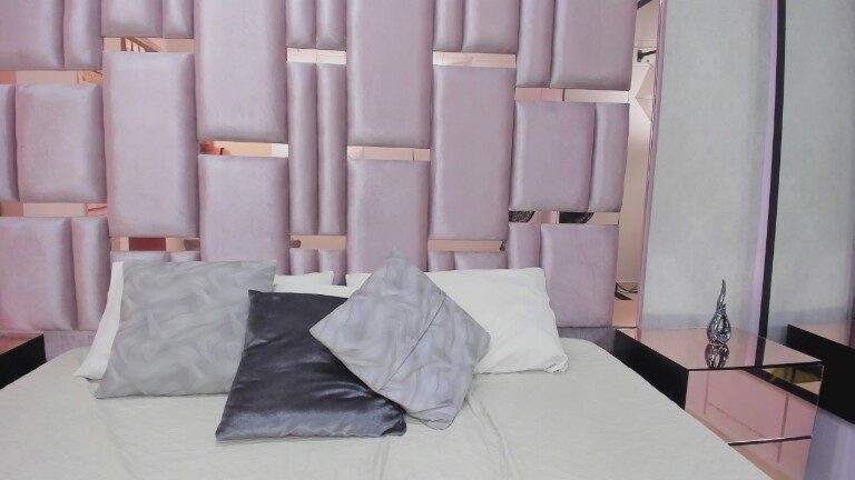 KylieGretchen's Streamate show and profile