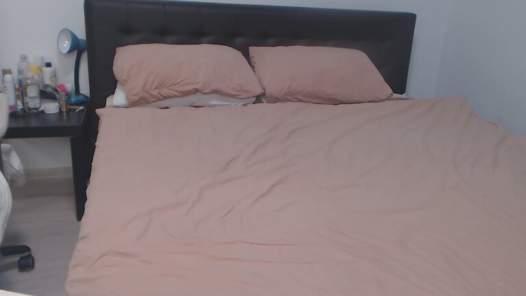 xMEDEEA's Streamate show and profile