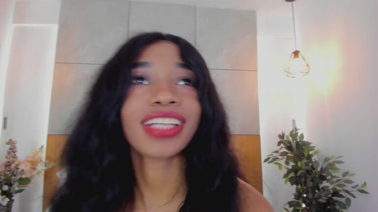 IzzySkye's Streamate show and profile