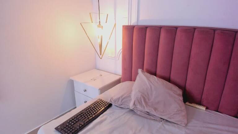 Tessa_Sinclaire's Streamate show and profile