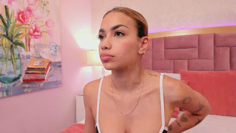 AnnieAdaams's Streamate show and profile