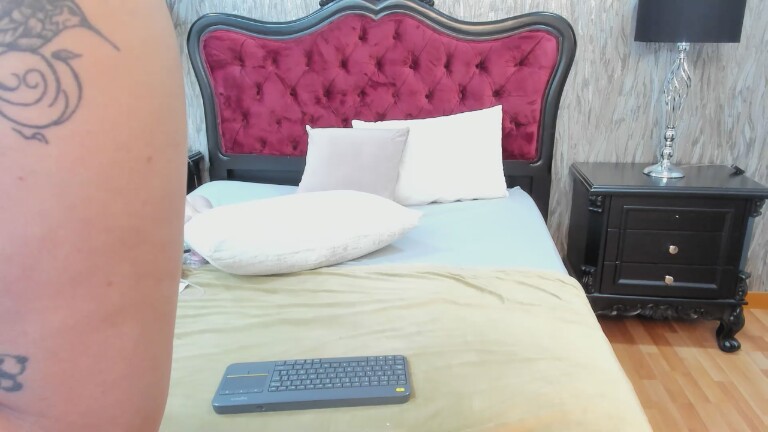 AntonelaMilf's Streamate show and profile