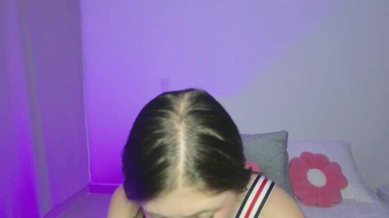 EmmaShaykk's Streamate show and profile