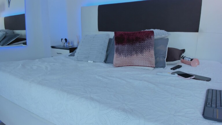 SkyLoren's Streamate show and profile