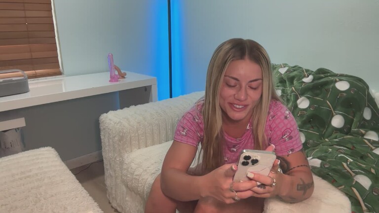 BabyBellXO's Streamate show and profile