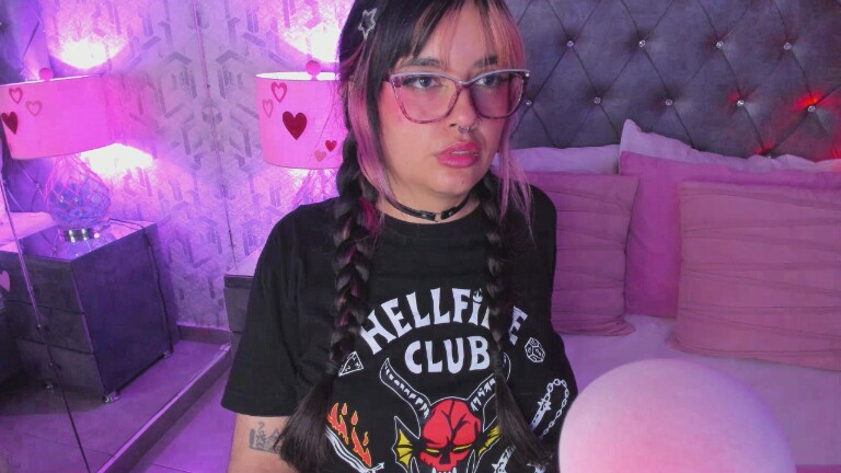 MaddieWaves's Streamate show and profile