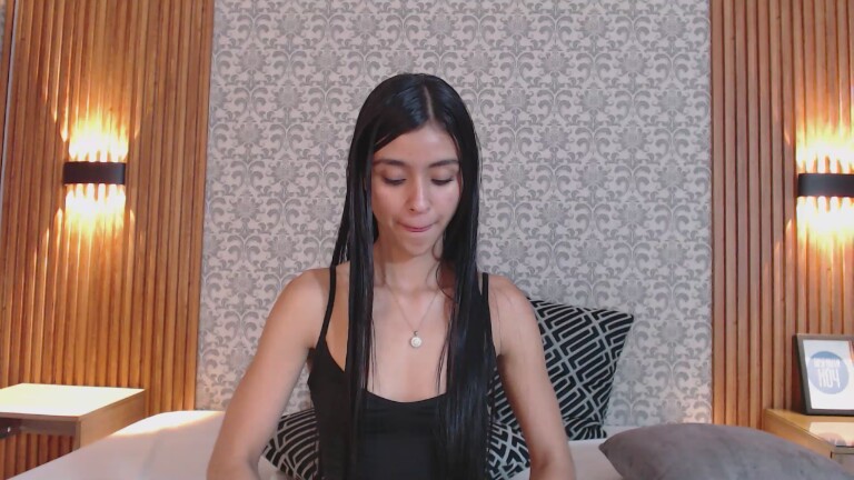 Charlotte_18's Streamate show and profile