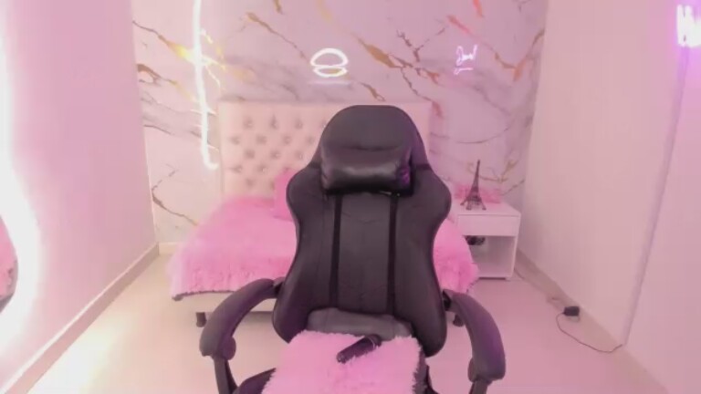 miajonnees18's Streamate show and profile