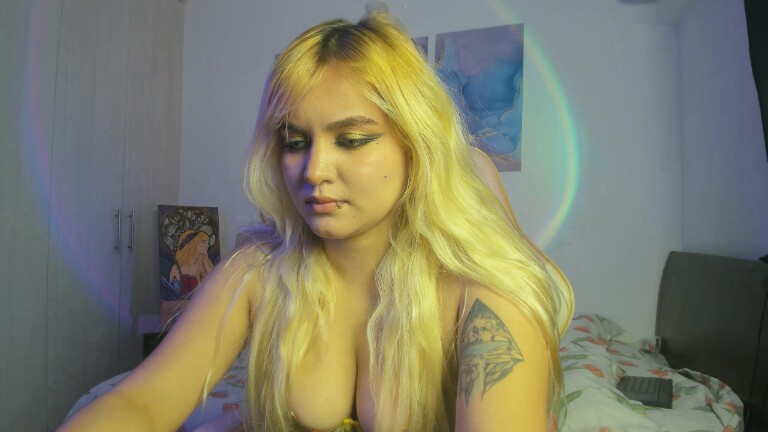 SkyLumen's Streamate show and profile