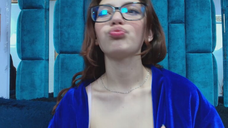 LARICSABLUE's Streamate show and profile