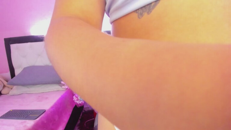 EmilyRoussee_s's Streamate show and profile