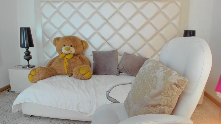 mia_sweetie's Streamate show and profile