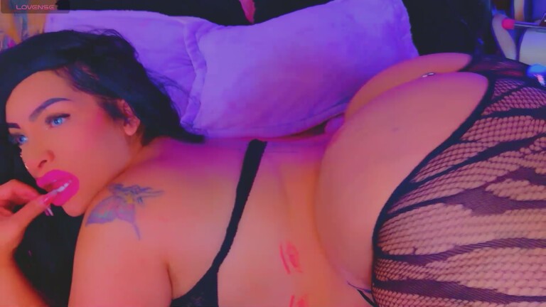 MacaSweet's Streamate show and profile