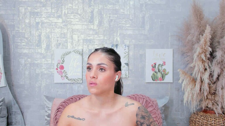 SaraBacker's Streamate show and profile