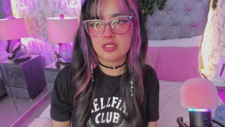 MaddieWaves's Streamate show and profile