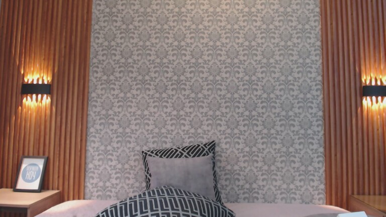 Charlotte_18's Streamate show and profile