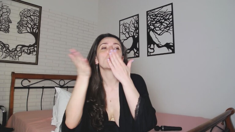 LEONAAx's Streamate show and profile