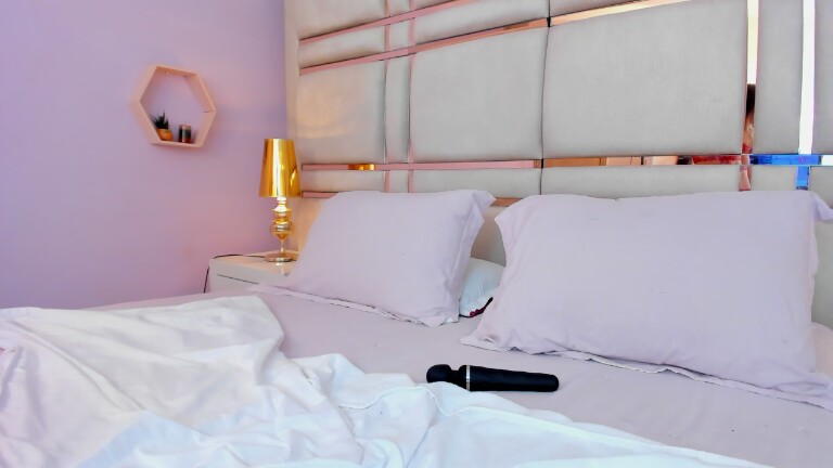 IsabellSanz's Streamate show and profile