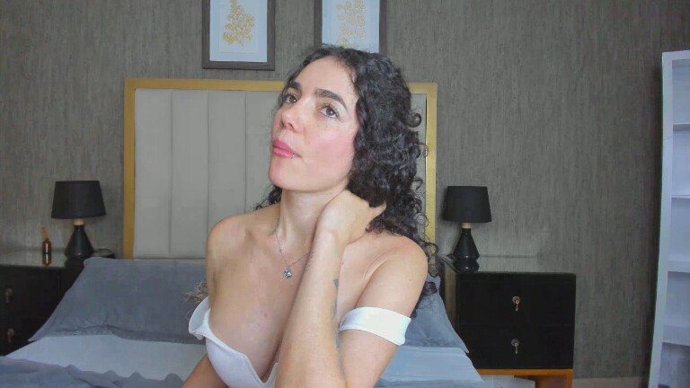 RoseMichels's Streamate show and profile