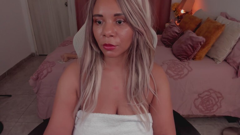 sofhylorenscum29's Streamate show and profile