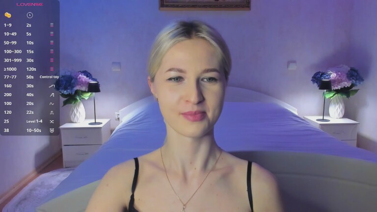 Julie_Blaze's Streamate show and profile