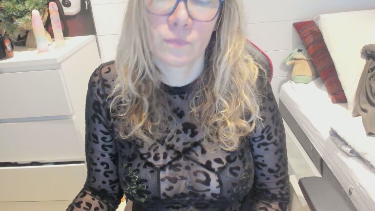 Loane's Streamate show and profile