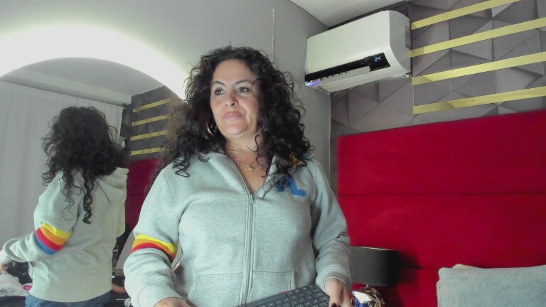 hannymilf's Streamate show and profile