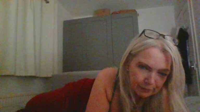 Elly49's Streamate show and profile