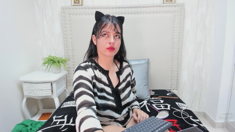 EmmaWatss's Streamate show and profile