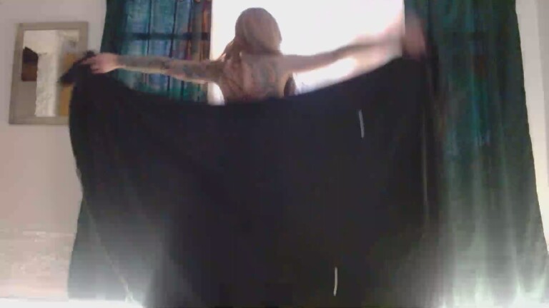 VicktoriaLou's Streamate show and profile