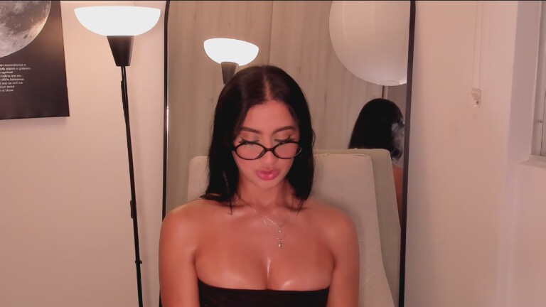 Nina_Cravizz's Streamate show and profile