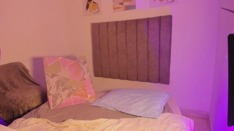 sarahbigboob's Streamate show and profile