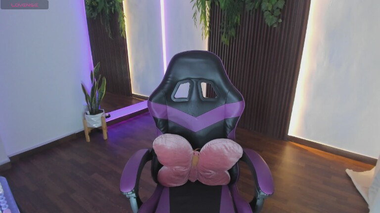 BrunetteeX's Streamate show and profile