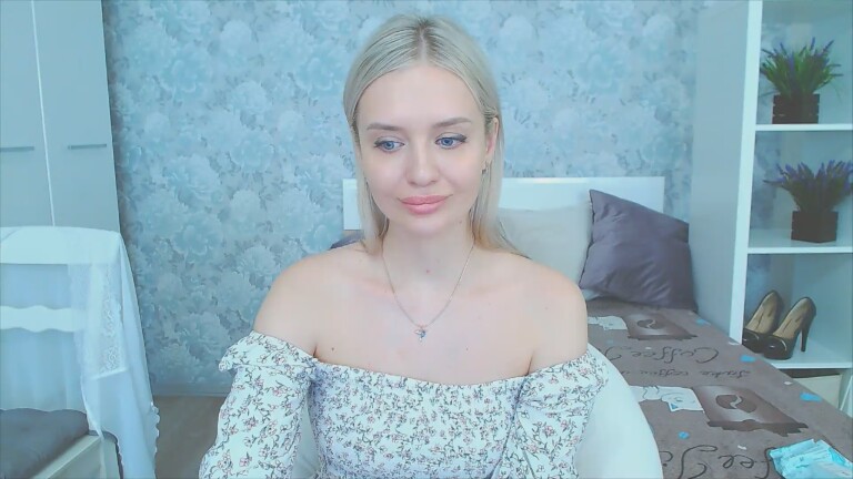 Lindy18's Streamate show and profile