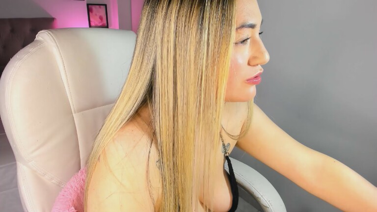 Sara019's Streamate show and profile