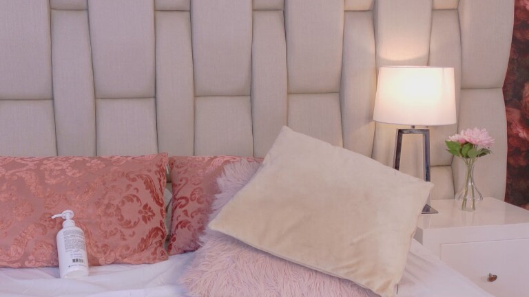 ValenShaw's Streamate show and profile